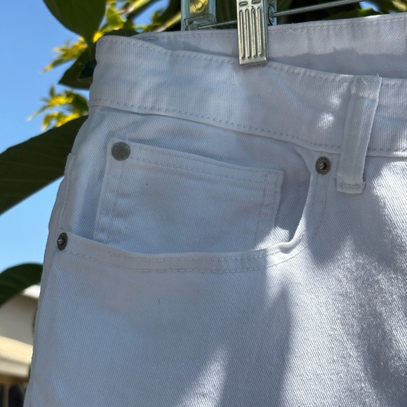 DKNY Men's White Bedford Straight Slim Fit Jeans - Picture 4 of 10